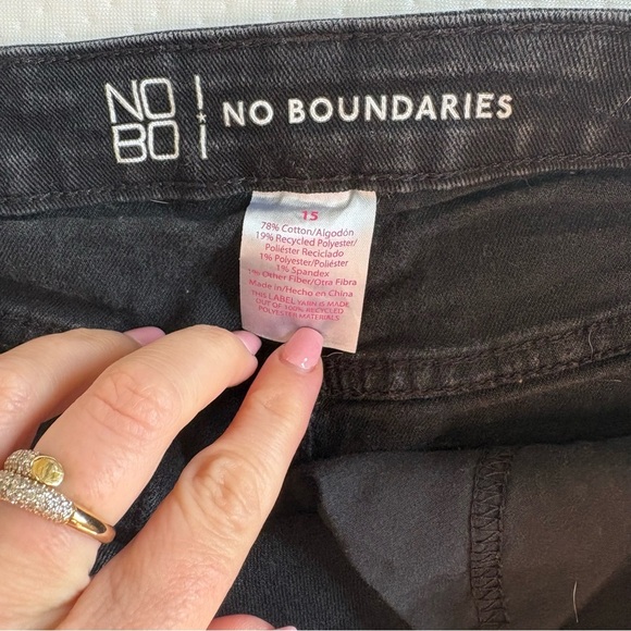 Juniors Black Denim Shorts - Picture 3 of 3